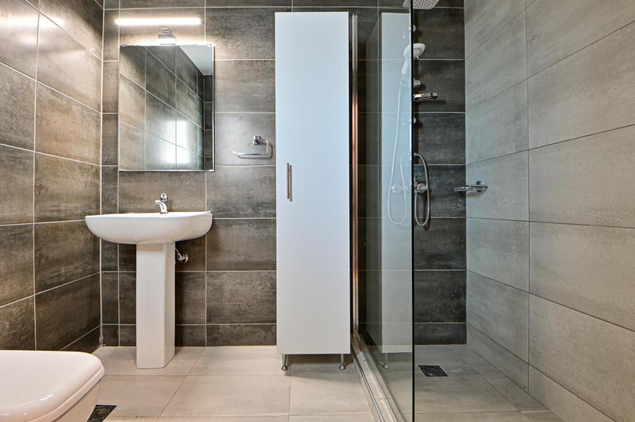 Charming Apartment With A Sea View Terrace Piraeus Ngoại thất bức ảnh